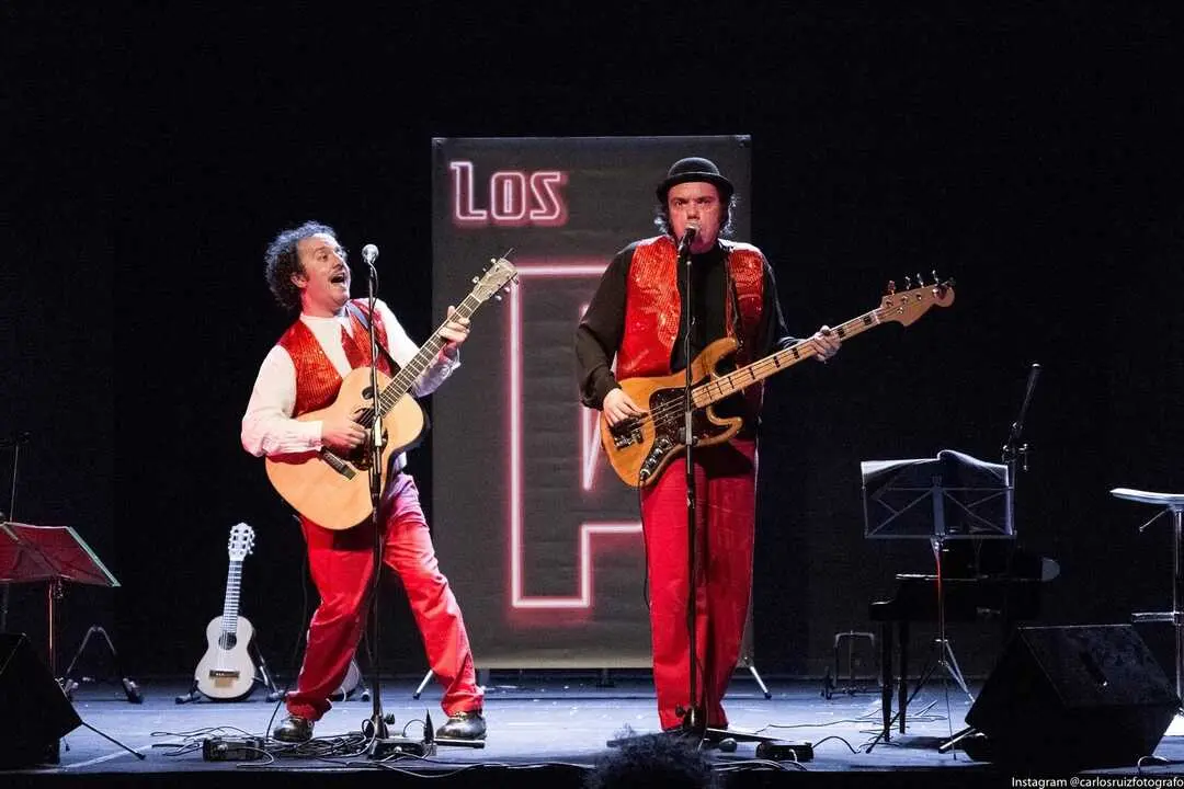 El c&oacute;mico Pepe Mac&iacute;as y el cantautor Kiko Tovar, componentes del d&uacute;o sat&iacute;rico-humor&iacute;stico 'Los Pocos'. Imagen de EP.