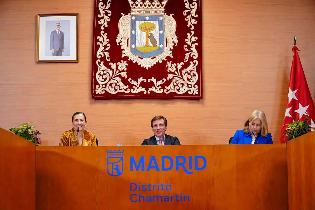 Almeida, Sanz y Estrada en la rueda de prensa posterior a la Junta de Gobierno. Imagen del Ayuntamiento de Madrid.