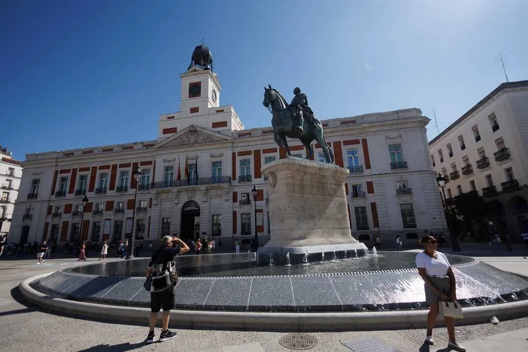 La estatua de Carlos III en la Puerta del Sol, a 13 de septiembre de 2023, en Madrid (Espa&ntilde;a). Imagen de EP.