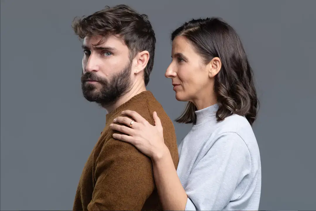 Fernando Guallar y Rebeca Hernando en 'Rompientes', del Teatro de La Abad&iacute;a. Imagen: &copy;javiernaval