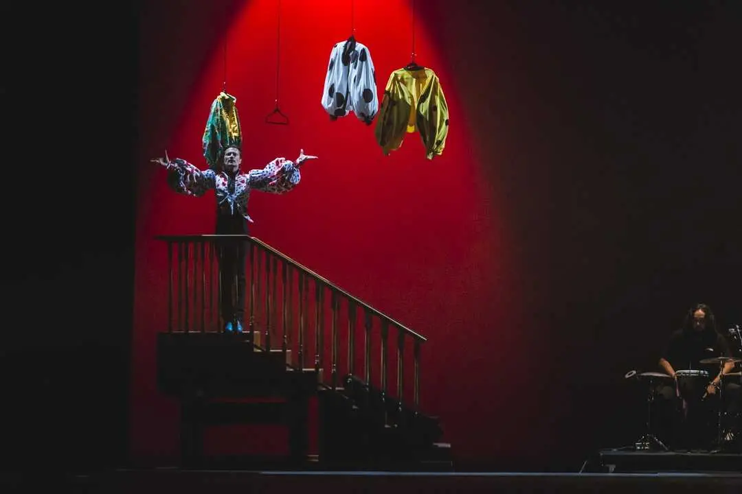 La compa&ntilde;&iacute;a flamenca de Antonio de Ver&oacute;nica y Saray Cort&eacute;s rinden homenaje a Miguel de Molina con el espect&aacute;culo 'Entre dos orillas, una vida bailada'. Imagen de EP.