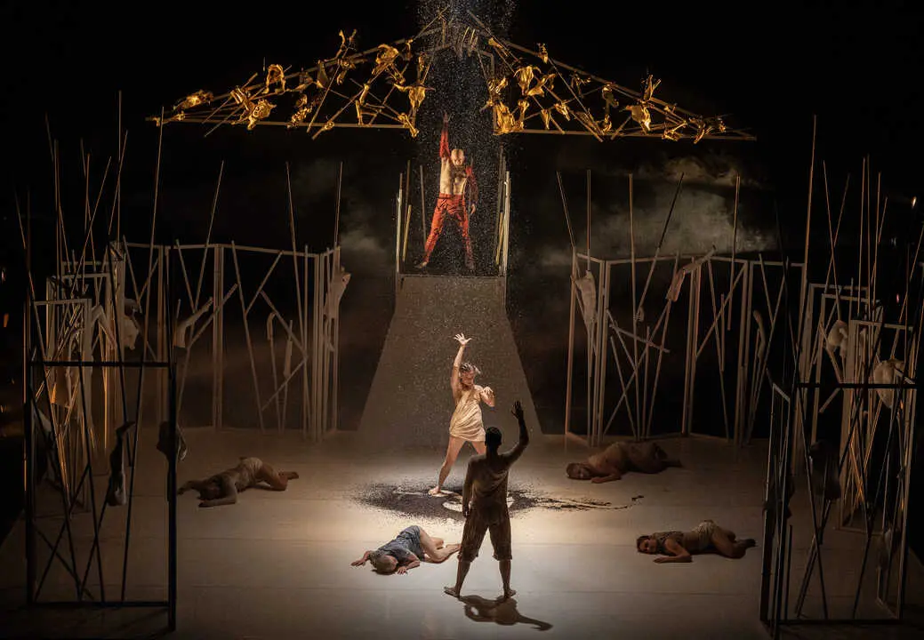 Un momento de 'Prometeo'. Imagen de Germ&aacute;n Ant&oacute;n, cedida por Centro Danza Matadero.