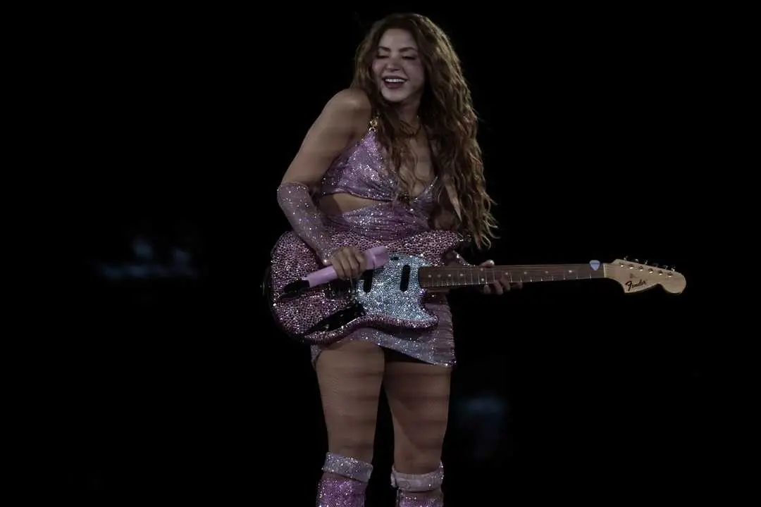 Shakira singing during the free concert she gave in Mexico City before thousands of her fans on March 1, 2026 in Mexico City. Imagen de EP.