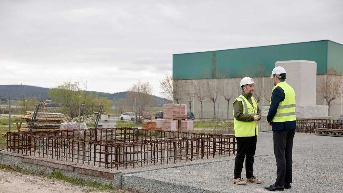 La presentaci&oacute;n del inicio de construcci&oacute;n de la Casa de Cultura de El Molar. Imagen de la Comunidad de Madrid.
