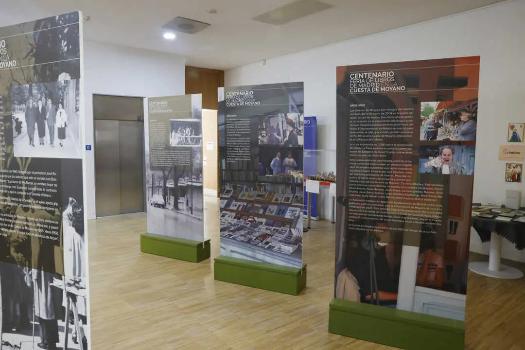 La exposici&oacute;n que recorre los 100 a&ntilde;os de la Cuesta de Moyano. Imagen de Diario Madrid.