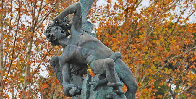 El &Aacute;ngel Ca&iacute;do de El Retiro. Imagen de Turismo Madrid.