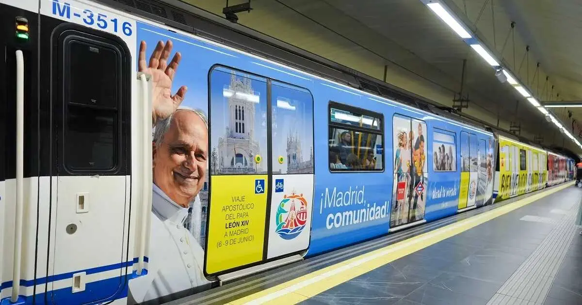 Imagen del Papa Le&oacute;n XIV en el Metro de Madrid.