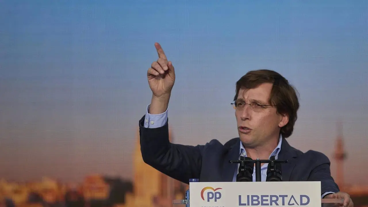 02-05-2021 El alcalde de Madrid, Jos&eacute; Luis Mart&iacute;nez-Almeida interviene en el &uacute;ltimo acto de campa&ntilde;a del partido, en el barrio de Salamanca, a 2 de mayo de 2021, en Madrid (Espa&ntilde;a). El PP pone fin a su campa&ntilde;a electoral en el barrio de Salamanca, principal feudo de los populares en la capital. Se trata del mismo lugar donde el partido protagoniz&oacute; el acto de apertura.
POLITICA 
Jes&uacute;s Hell&iacute;n - Europa Press