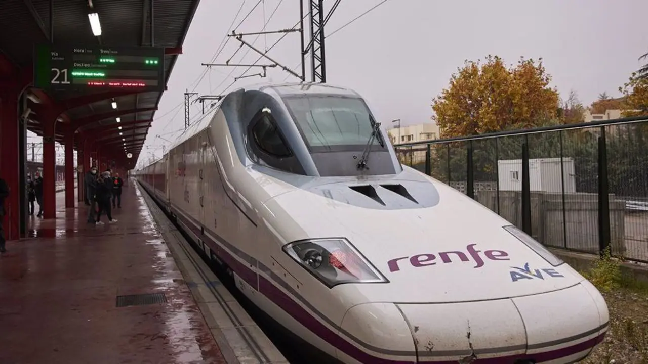 Una fotograf&iacute;a de archivo de un tren de Renfe.