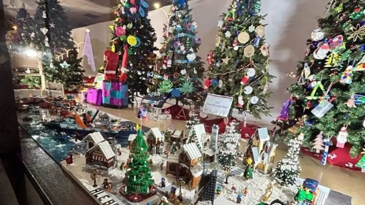&Aacute;rboles navide&ntilde;os y bel&eacute;n de piezas de Lego