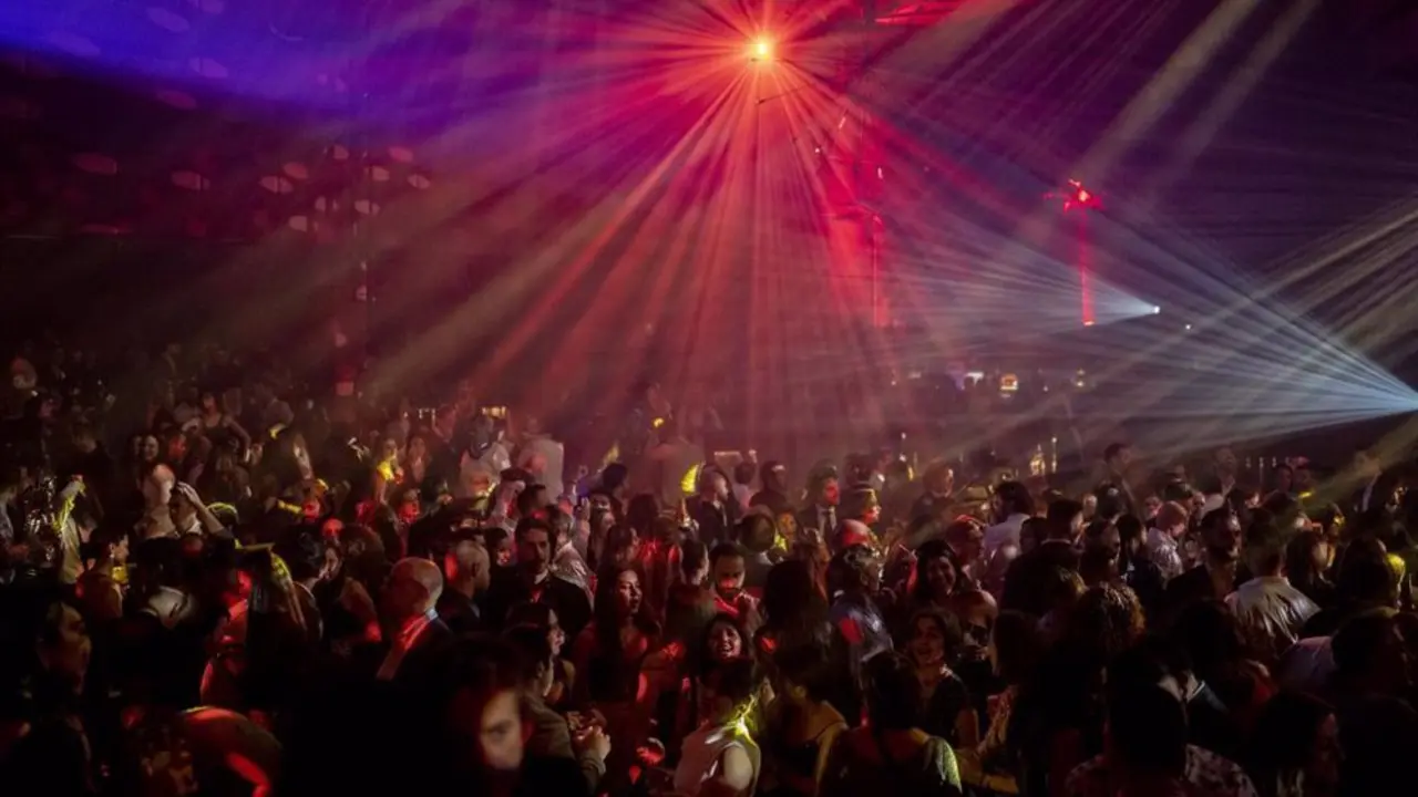 Fiesta llena de gente