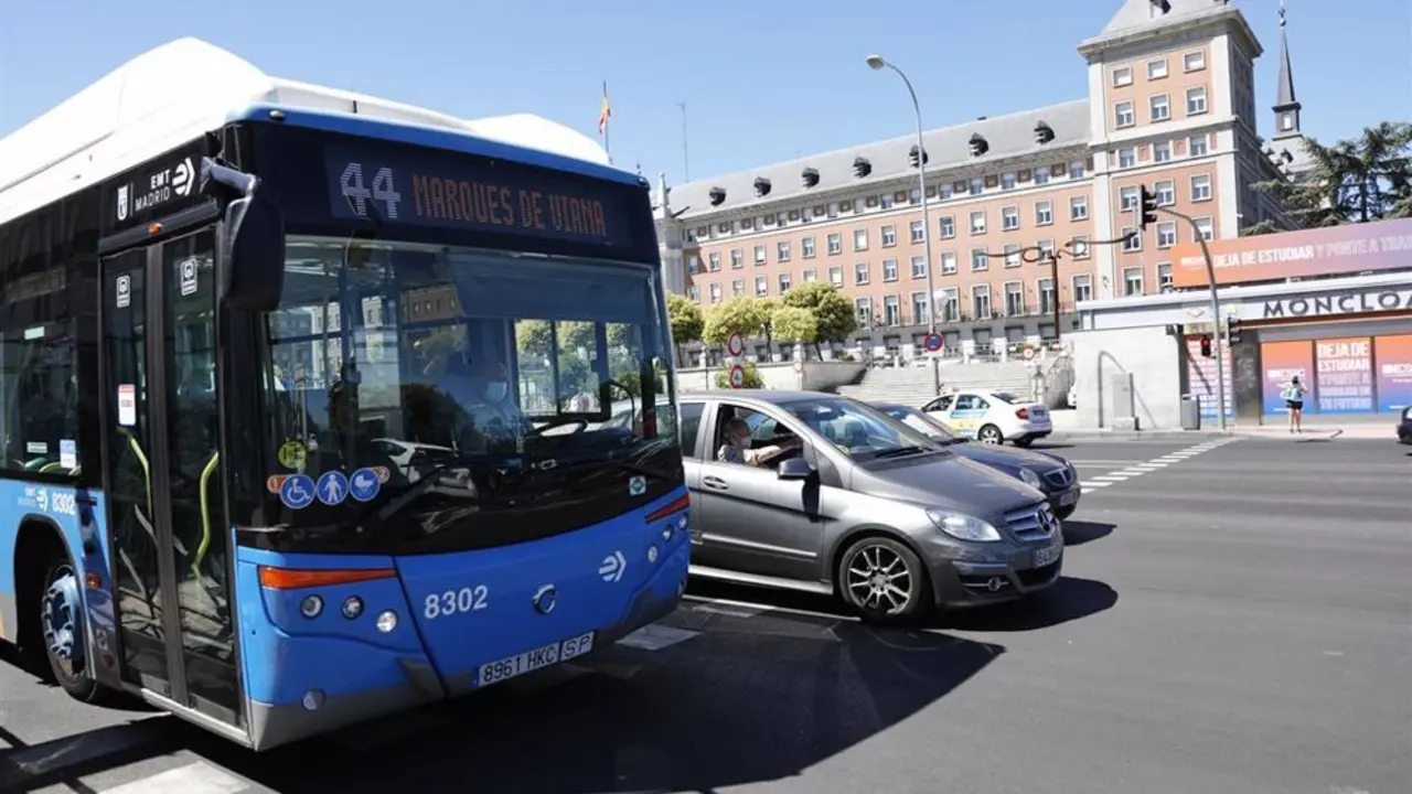 Autob&uacute;s de la EMT en Moncloa