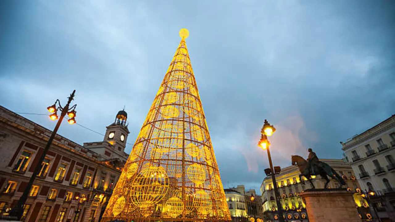 La Puerta del Sol de Madrid en Navidad. Imagen de archivo.