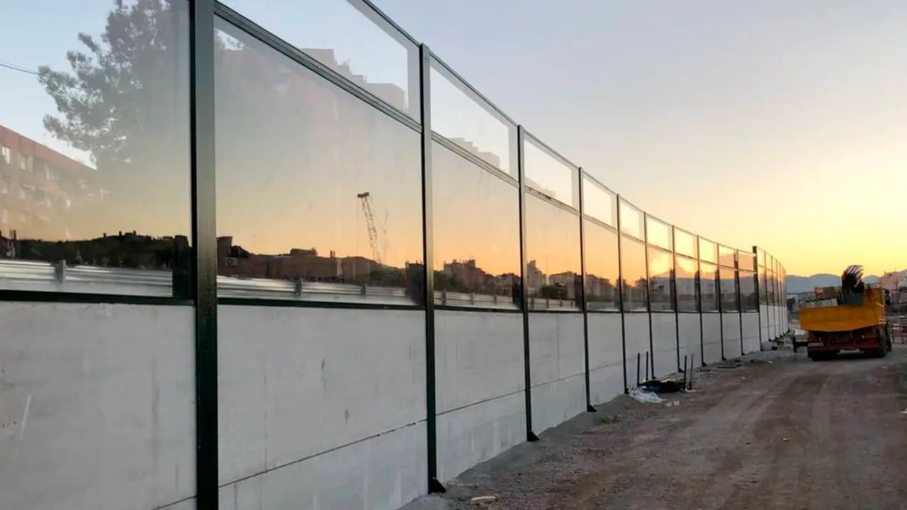 Instalaci&oacute;n de pantallas ac&uacute;sticas en la l&iacute;nea C-5 de Cercan&iacute;as