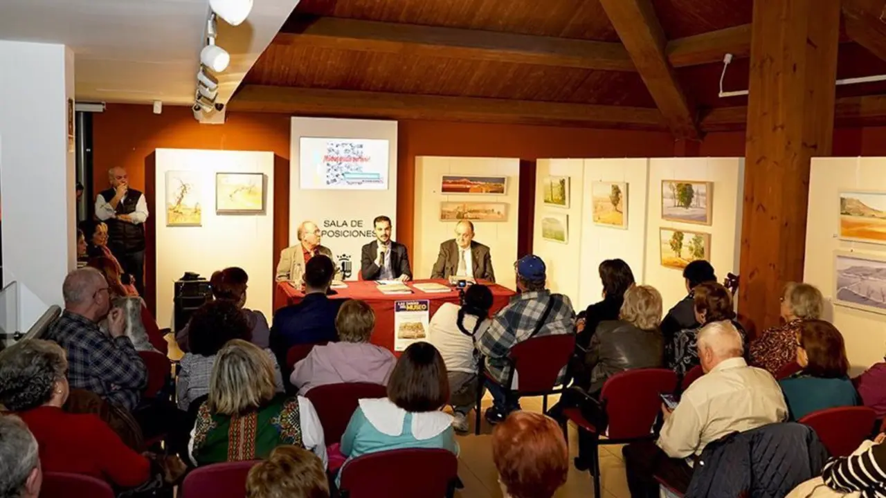 Acto de presentaci&oacute;n del libro "Un &aacute;lbum de fotograf&iacute;as. Torrej&oacute;n de Ardoz"