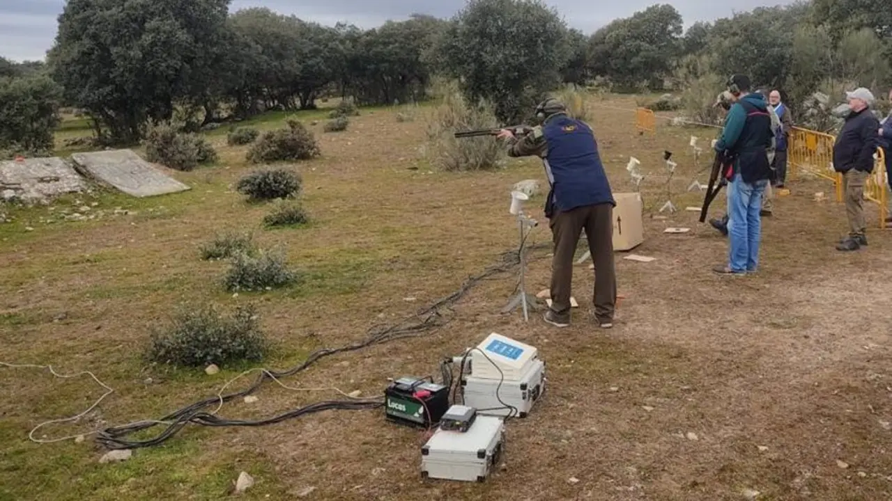 Campo en preparaci&oacute;n para el campeonato de tiro al plato de Valdemorillo
