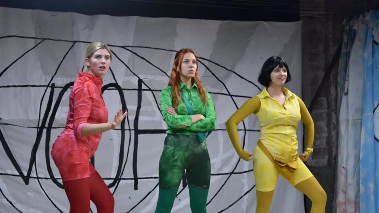 Tres actrices subidas al escenario del Teatro de La Abad&iacute;a