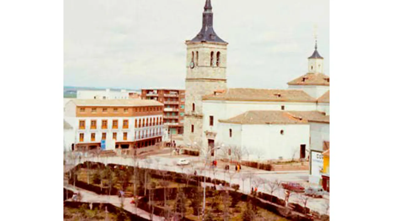 Fotograf&iacute;a de una plaza de Torrej&oacute;n de Ardoz para la exposici&oacute;n de fotograf&iacute;a virtual de la Comunidad de Madrid "De Plaza en Plaza"
