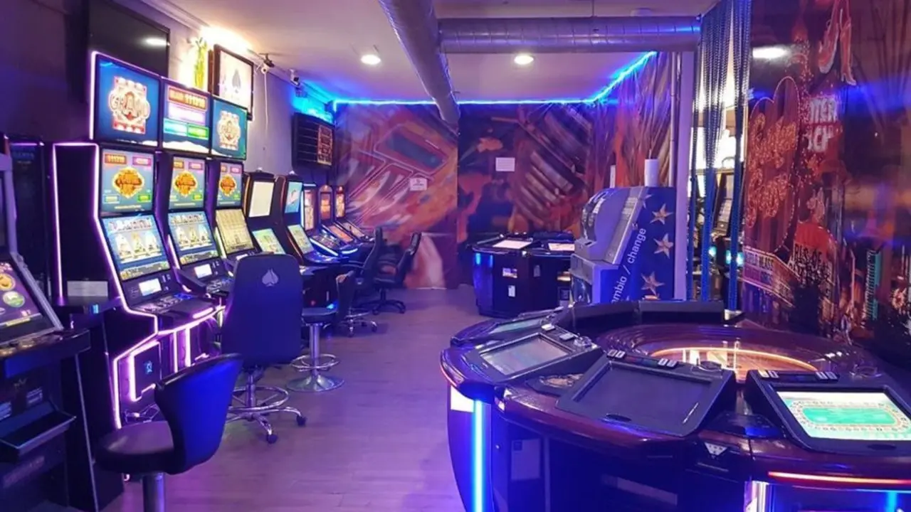 Sal&oacute;n de juegos o recreativos