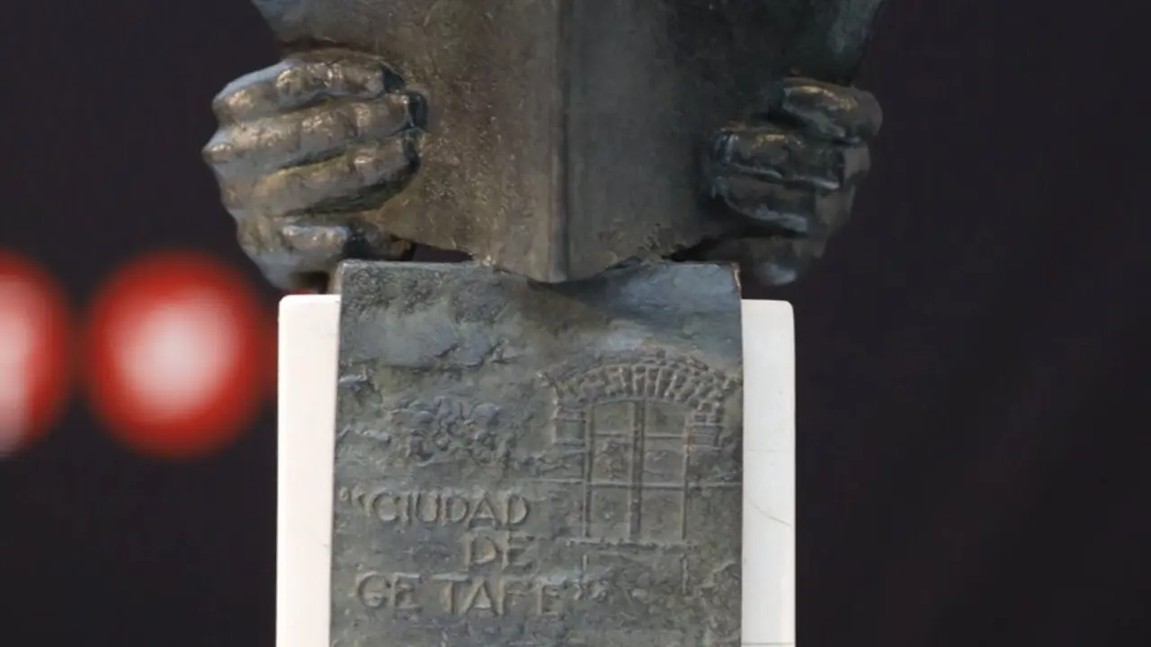 Estatua del Certamen Literario de Getafe