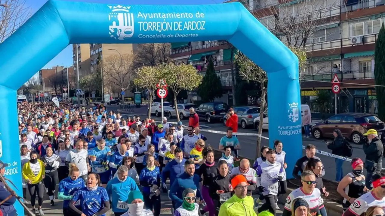 Corredores en la salida de una marat&oacute;n de Torrej&oacute;n de Ardoz
