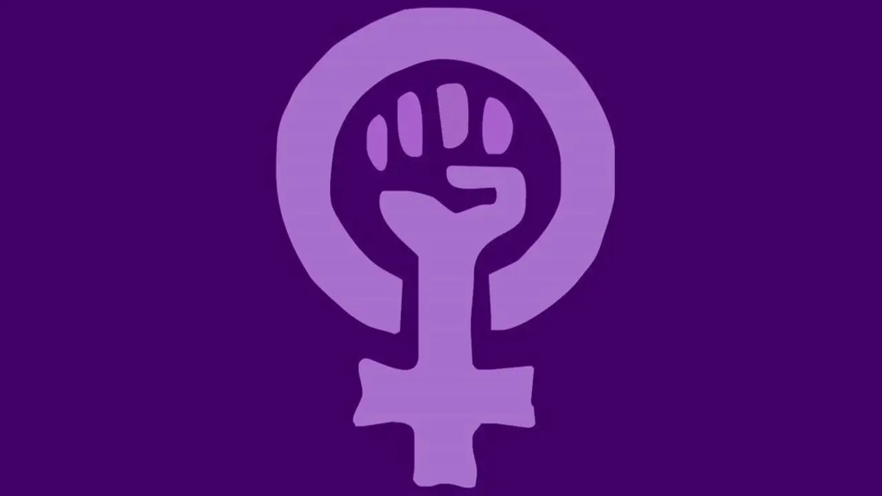 Pu&ntilde;o morado 8M D&iacute;a de la Mujer