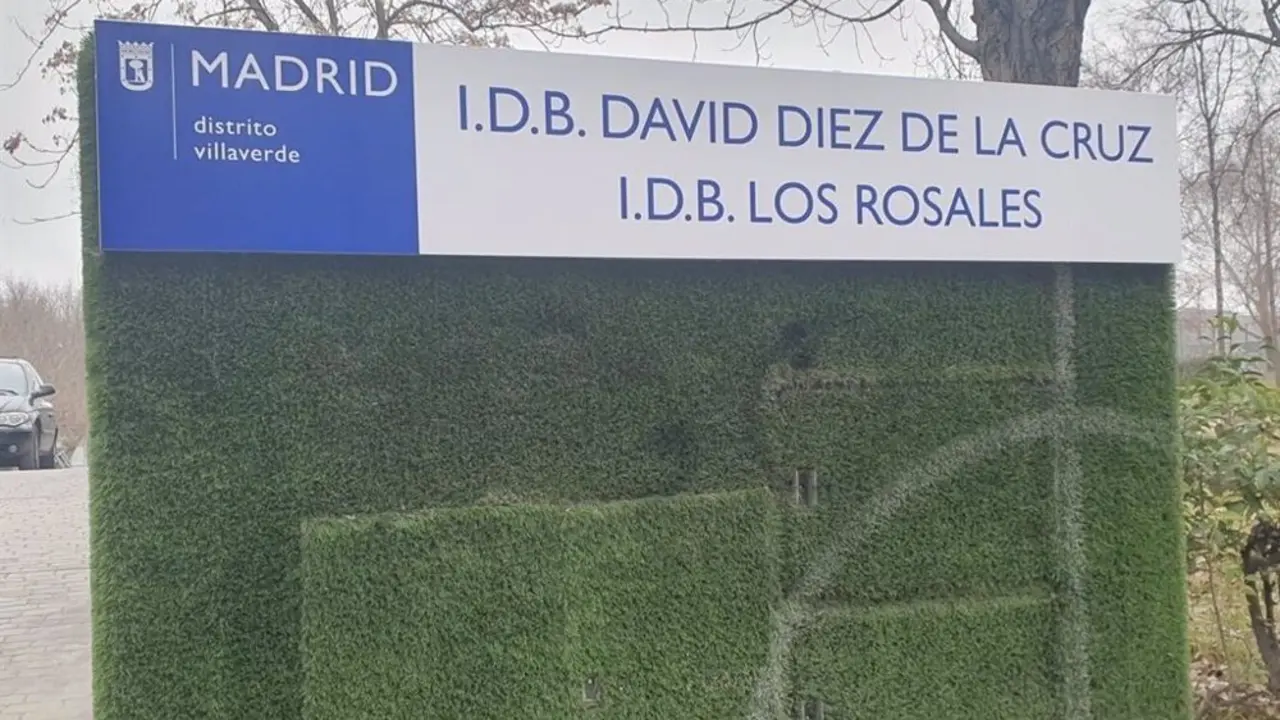 Cartel deI I.D.B. David Diez de la Cruz Los Rosales en el Distrito de Villaverde de Madrid
