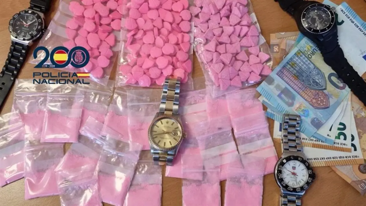 Drogas y relojes de lujo retenidos por la Polic&iacute;a Nacional
