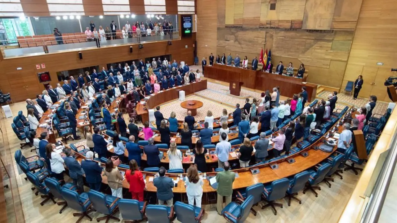 Asamblea de Madrid llena de gente