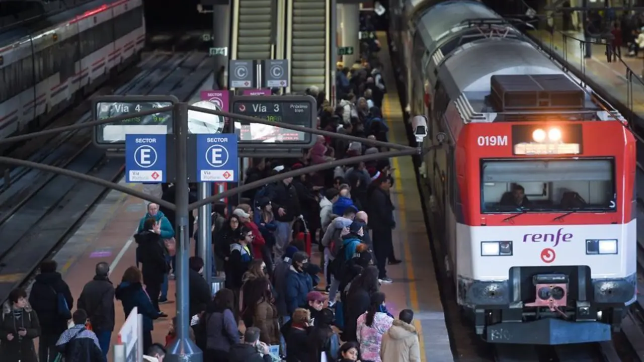 Estaci&oacute;n de Atocha llena de gente