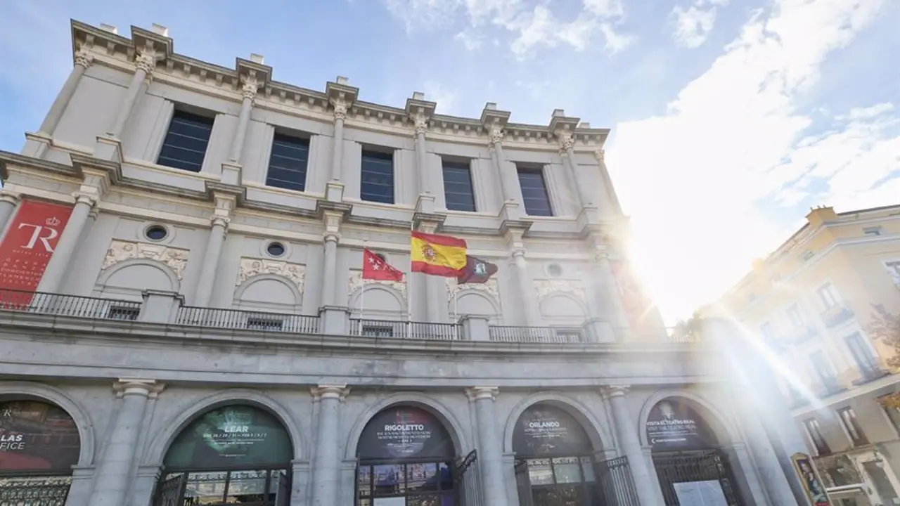 Fachada principal del Teatro Real
