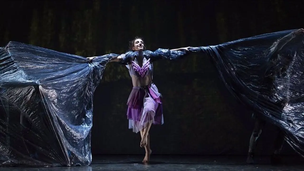 Representaci&oacute;n teatral del Lago de los Cisnes
