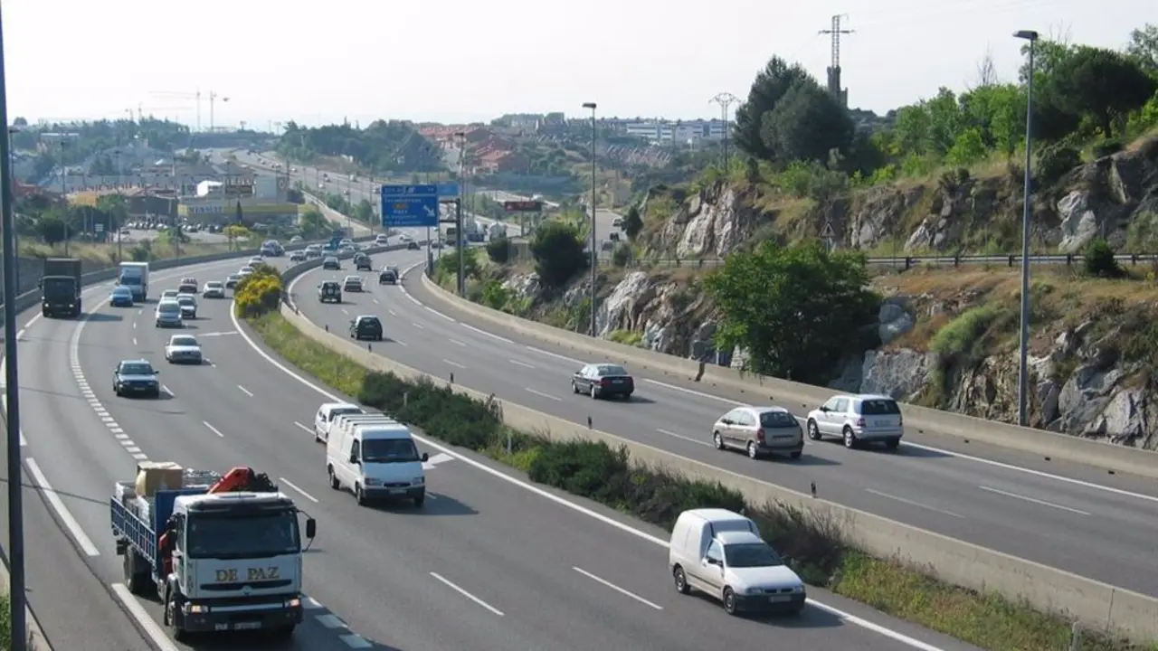 Carretera con tr&aacute;fico