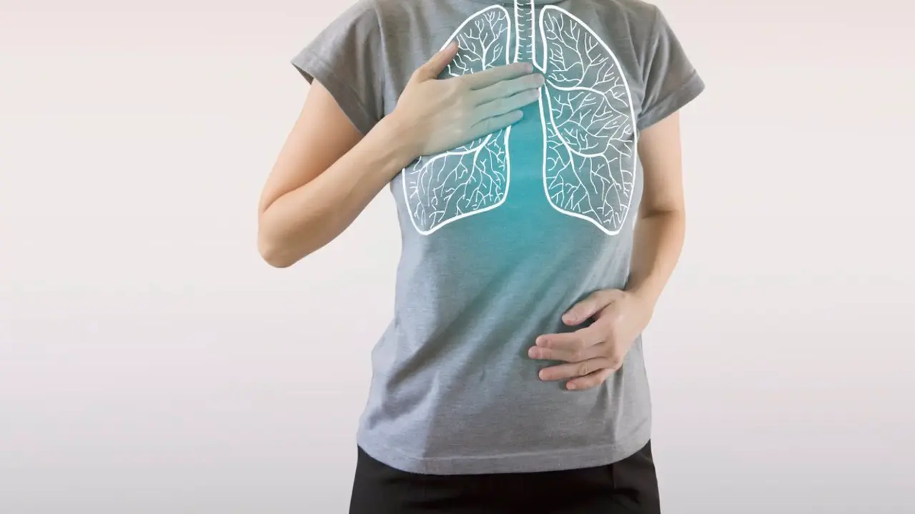 Pulmones dibujados sobre el tronco de una persona
