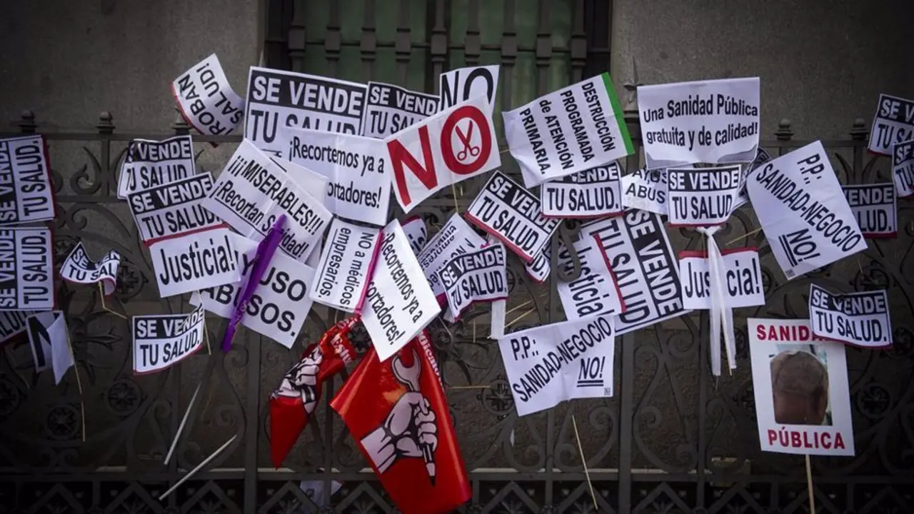 Carteles y pancartas a favor de la Sanidad P&uacute;blica