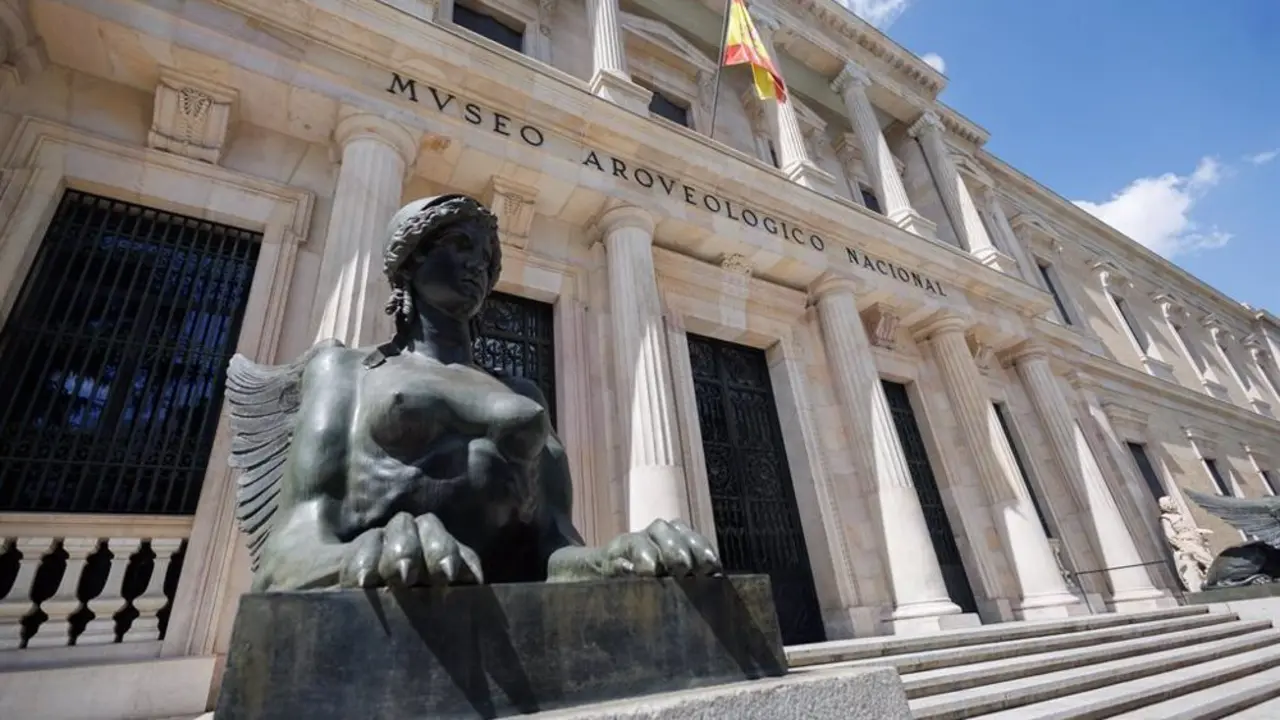Entrada principal del Museo Arqueol&oacute;gico Nacional