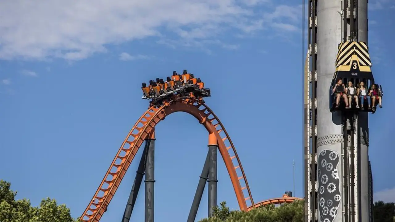 Monta&ntilde;a rusa del Parque de Atracciones de Madird