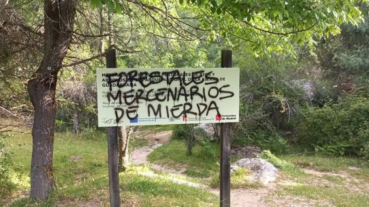 Pintadas de odio hacia los agentes forestales