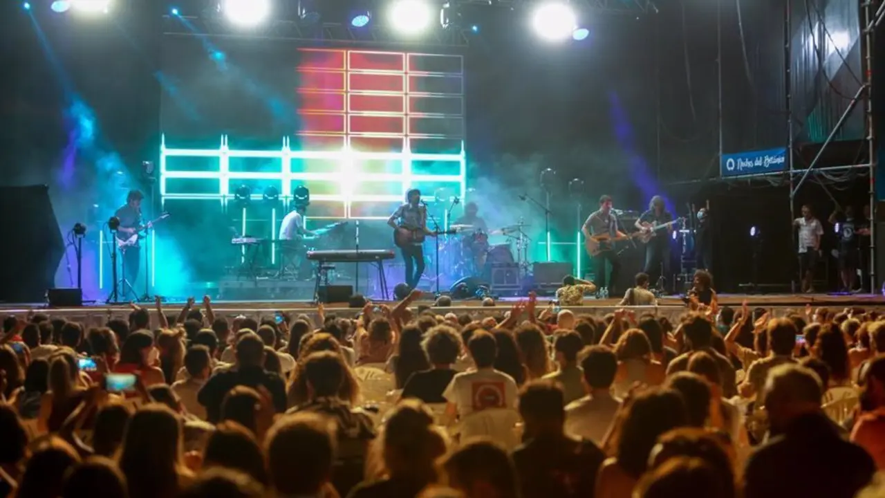 Escenario de concierto en el Jard&iacute;n Bot&aacute;nico de la UCM