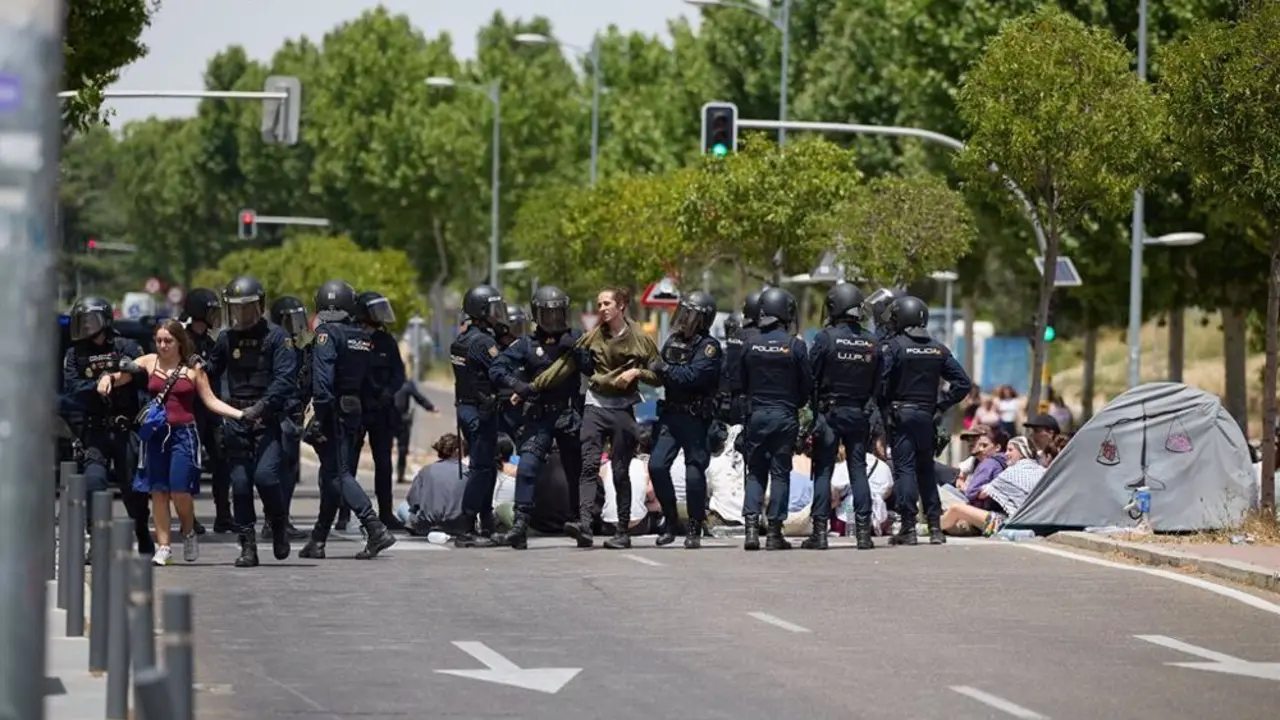 Desalojan a unos 150 estudiantes en la acampada por Palestina de la UCM