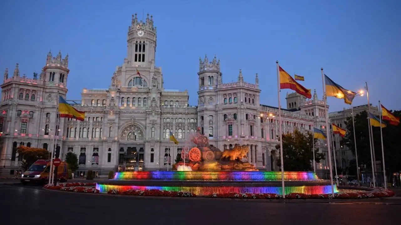 Fuente de Cibeles y Ayuntamiento de Madrid