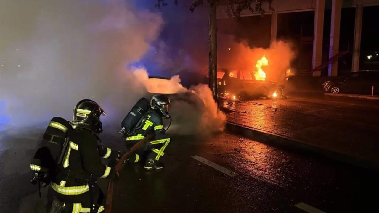 Arden seis veh&iacute;culos en una calle de Pozuelo de Alarc&oacute;n