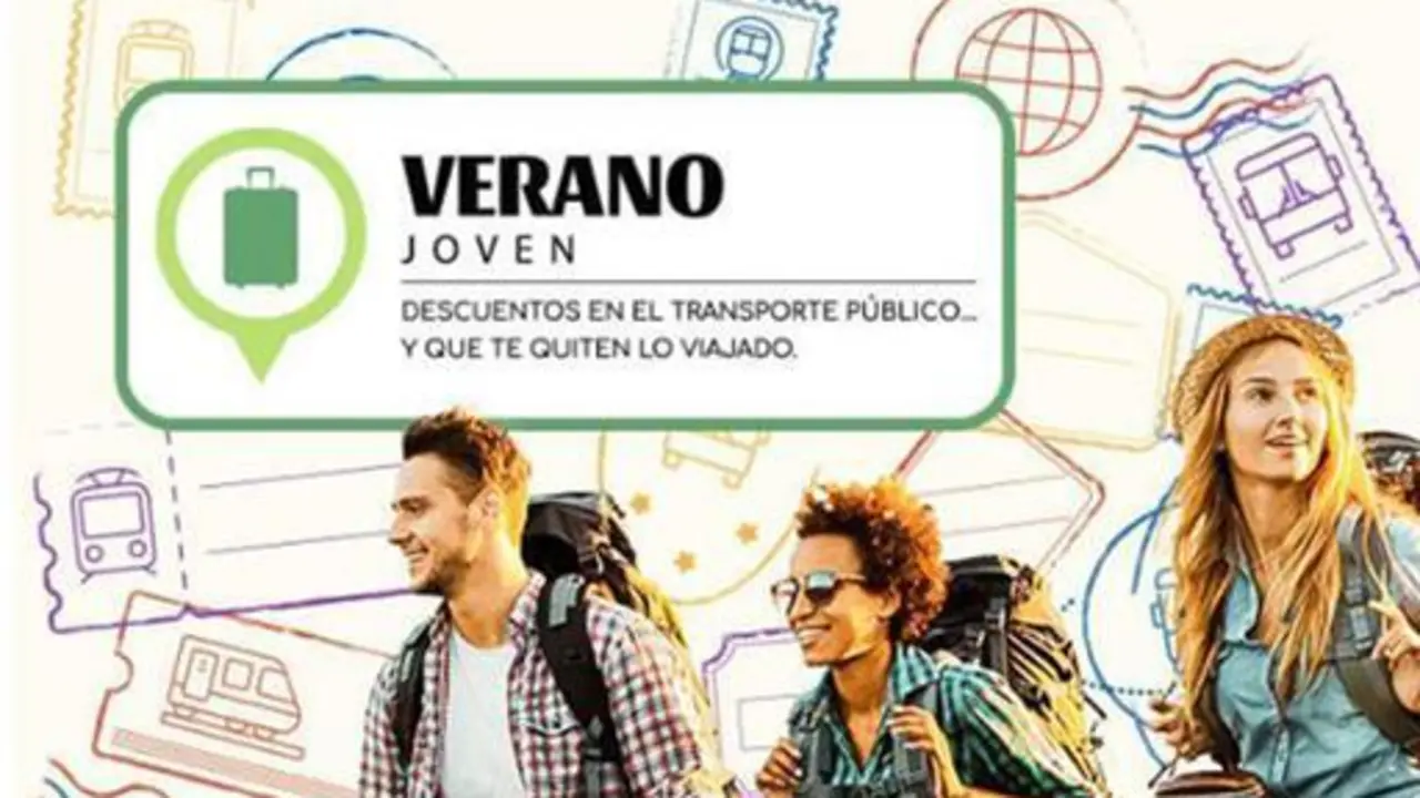 Dos j&oacute;venes con mochila delante de un fondo verde y blanco.