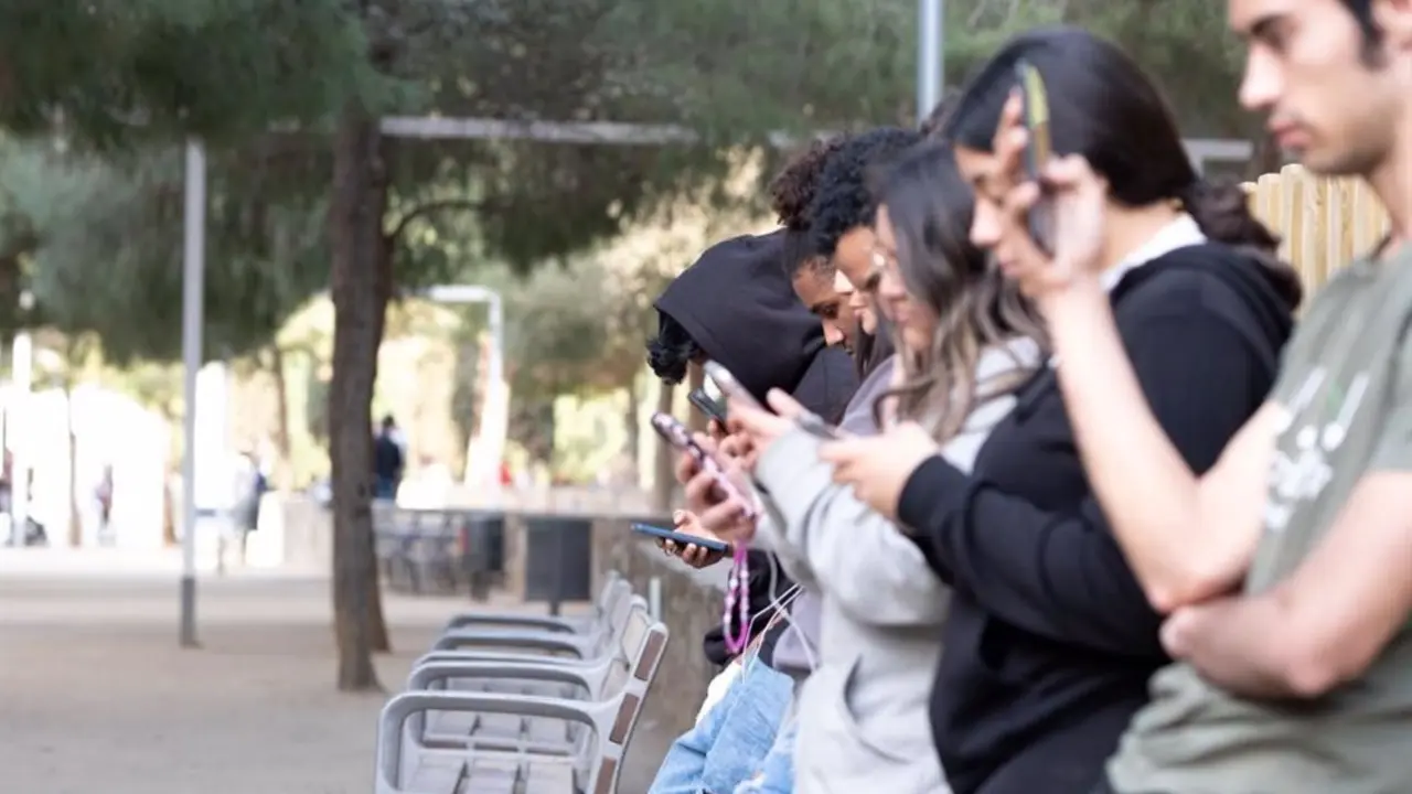 La juventud madrile&ntilde;a reconoce la desinformaci&oacute;n como un problema y las RRSS como una &laquo;fuente de alegr&iacute;a&raquo; digital