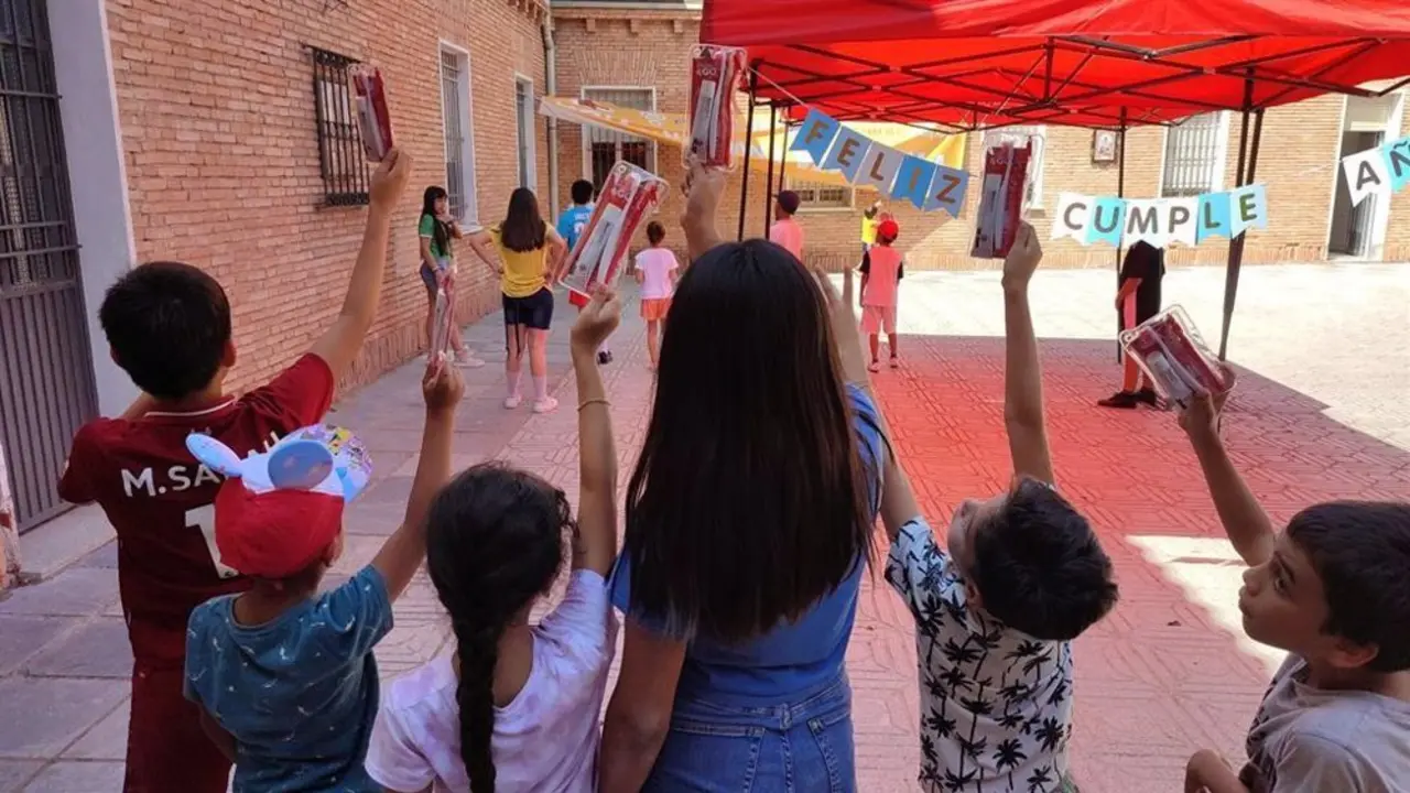 Ni&ntilde;os en colegio