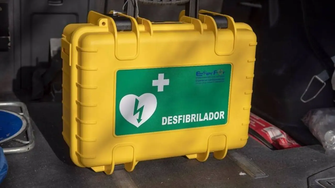 Botiqu&iacute;n y desfibrilador de servicios de emergencias