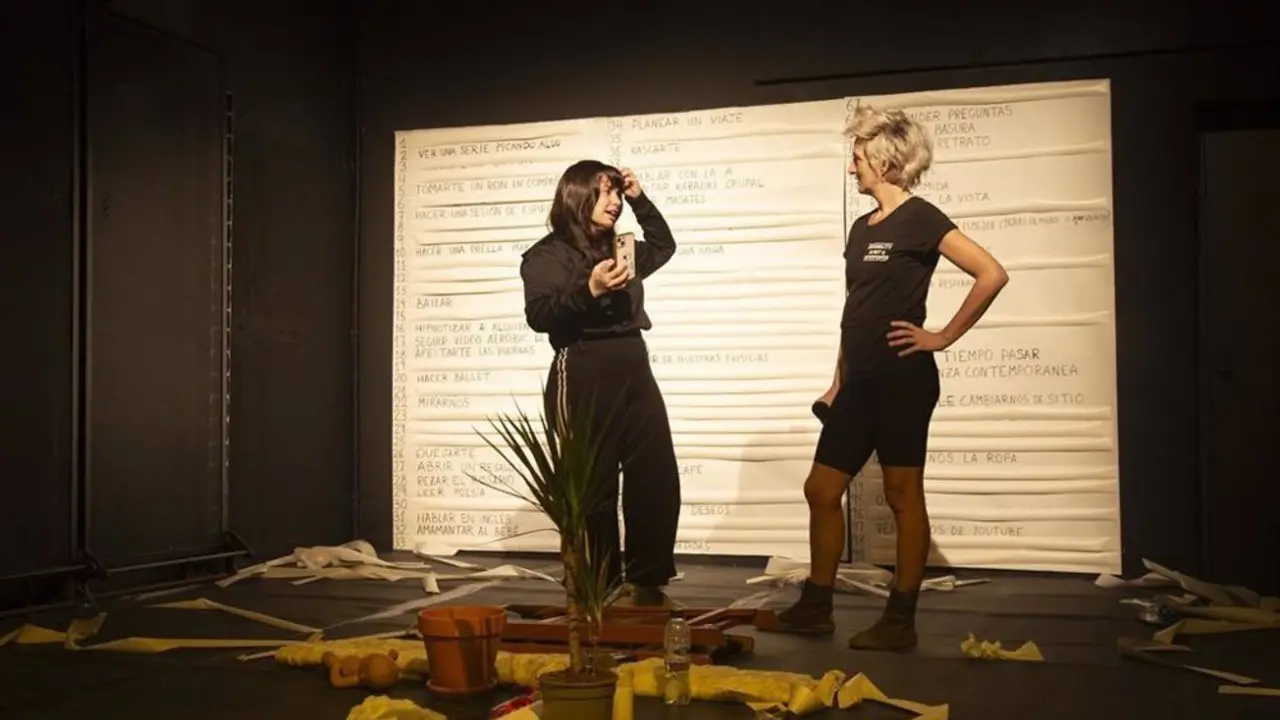 Paloma Calle se adentra en Teatro del Barrio con una performance de cuatro hora sobre el 'hiperconsumismo'