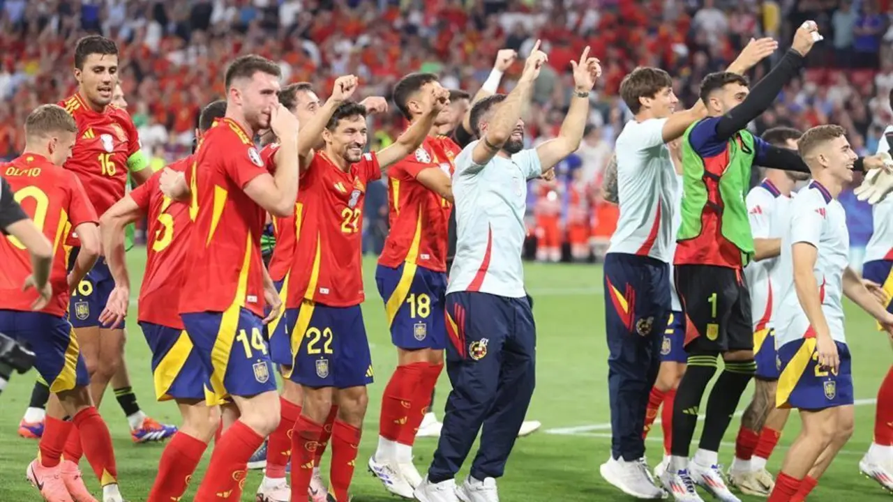 Selecci&oacute;n masculina de f&uacute;tbol espa&ntilde;ola