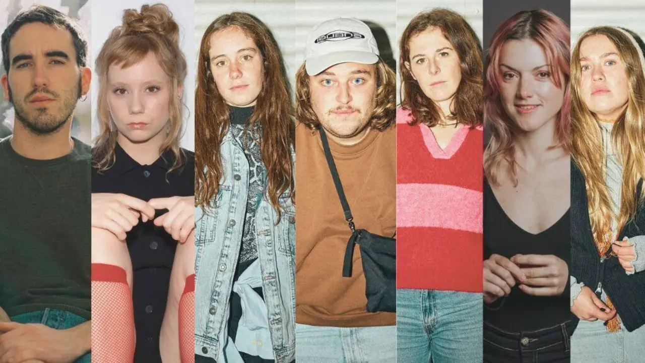 Mart&iacute; Atance, Laia Manzanares, Mariona Pag&egrave;s, Chel&iacute;s Quinz&aacute;, Clara de Ramon, Mima Riera y Clara Sans, elenco de Cacophony. | Fotos: cedidas por Sala Beckett. 
