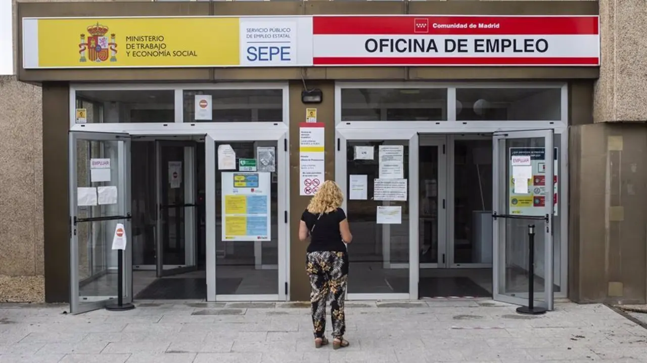 Fachada de edificio de la Seguridad Social.